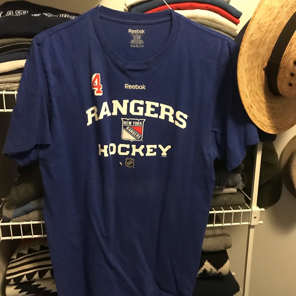 Sports shirt